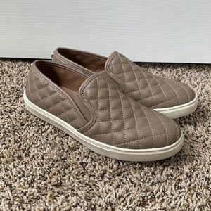 Steve Madden Slip Ons Size 8.5